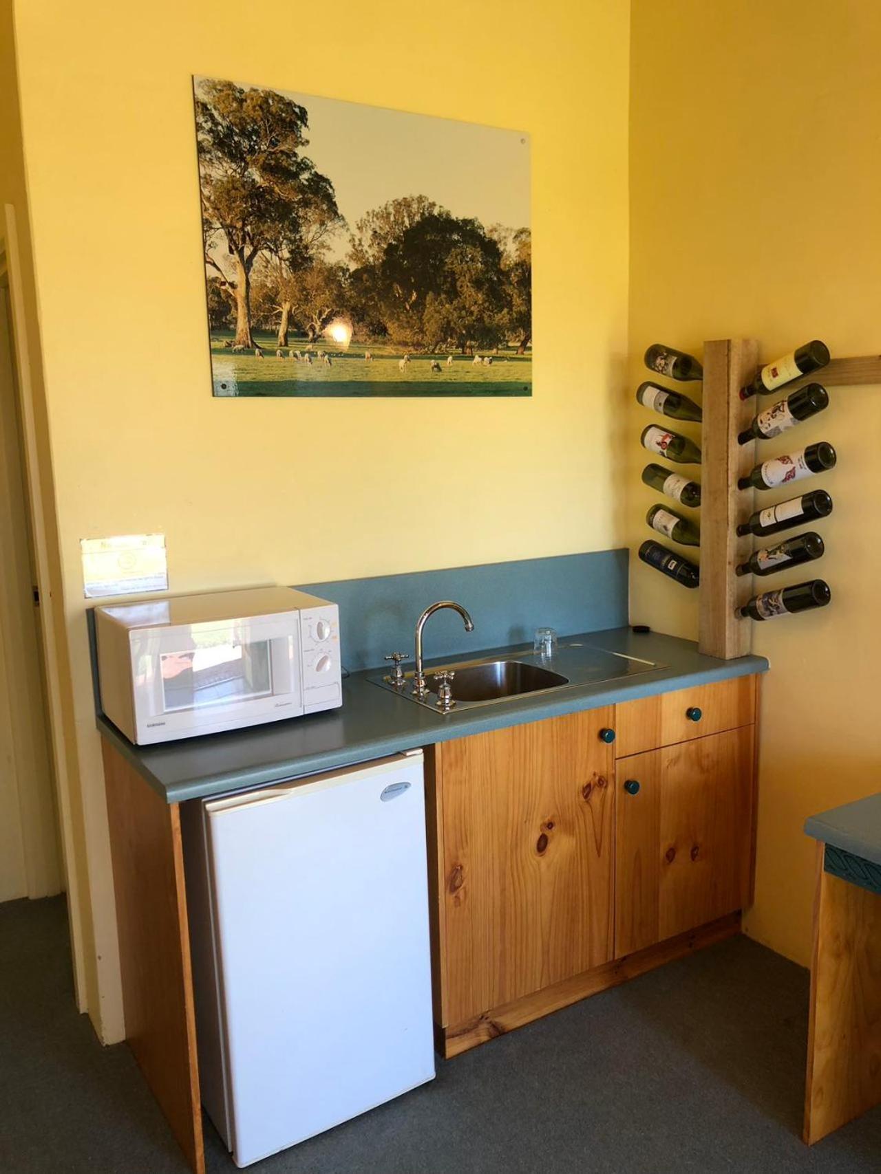 Coonawarra Place Motor Inn Ngoại thất bức ảnh