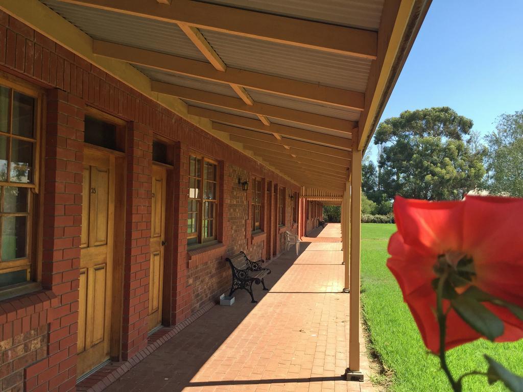 Coonawarra Place Motor Inn Ngoại thất bức ảnh
