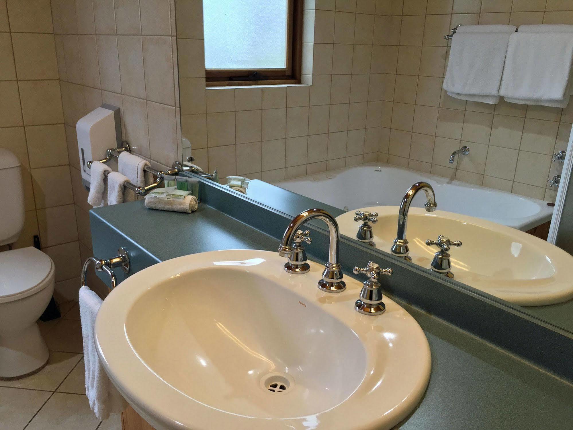 Coonawarra Place Motor Inn Ngoại thất bức ảnh